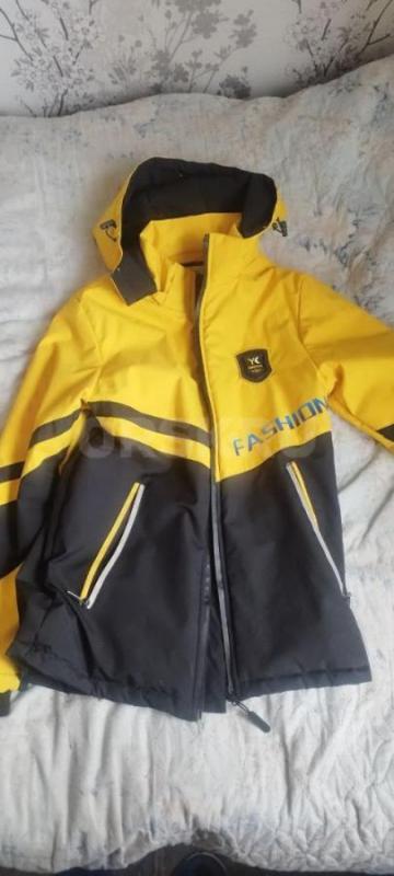 продаю куртки  весенние  одна зимняя    на мальчика 10-12 лет . - Орск