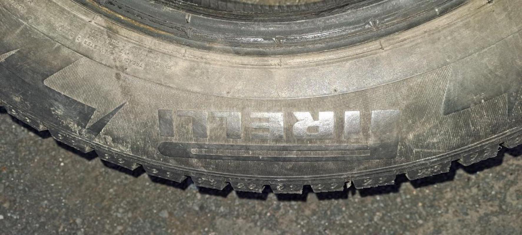 Комплект шипованных шин 185  65 р 15. - Орск