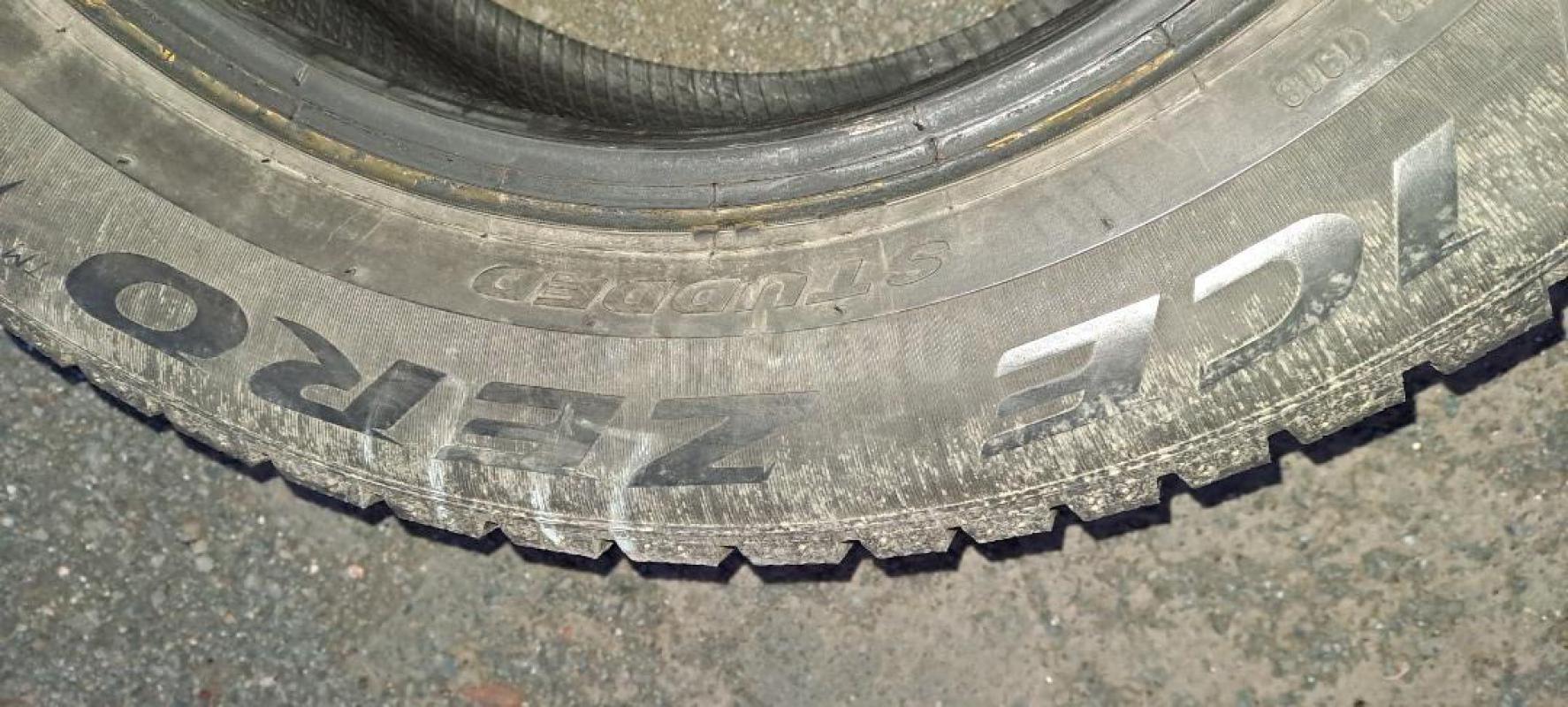 Комплект шипованных шин 185  65 р 15. - Орск