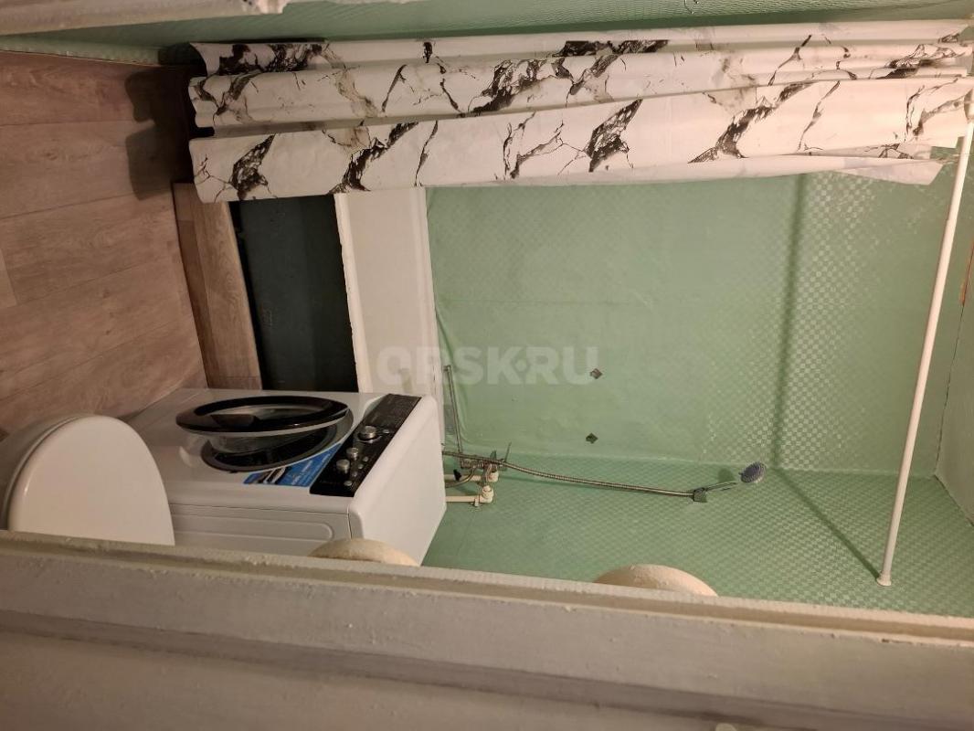 Продаётся однокомнатная квартира в центре города на Комсомольской площади, по адресу: пр. - Орск