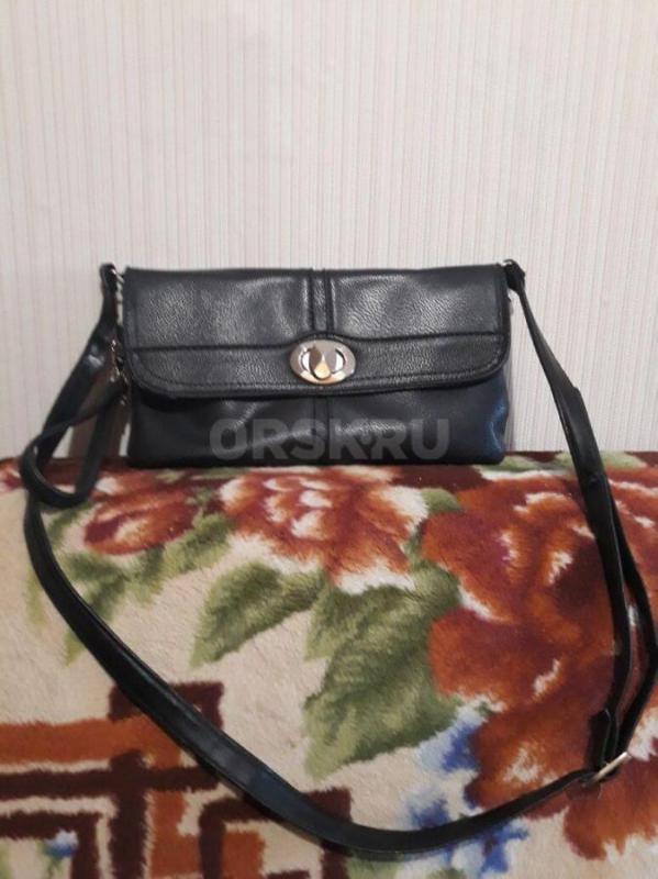 Лоферы р.40 написано, но в реалии 39 размер, кожа очень мягкая, первые новые -1000 руб., вторые б/у - Орск