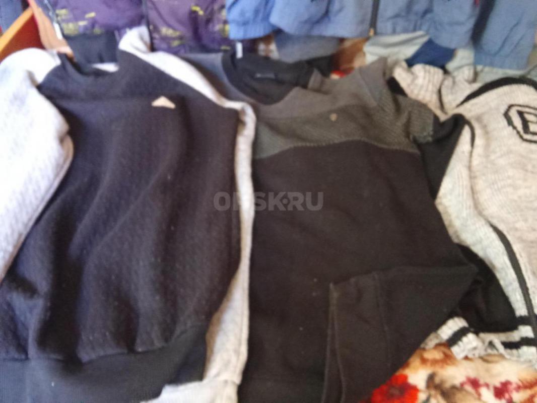 Продам ветровки , свитера размеры разные  . - Орск