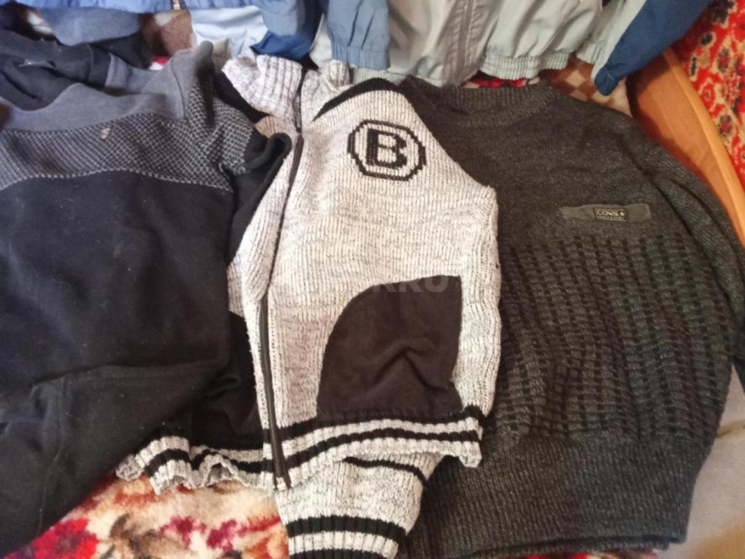 Продам ветровки , свитера размеры разные  . - Орск