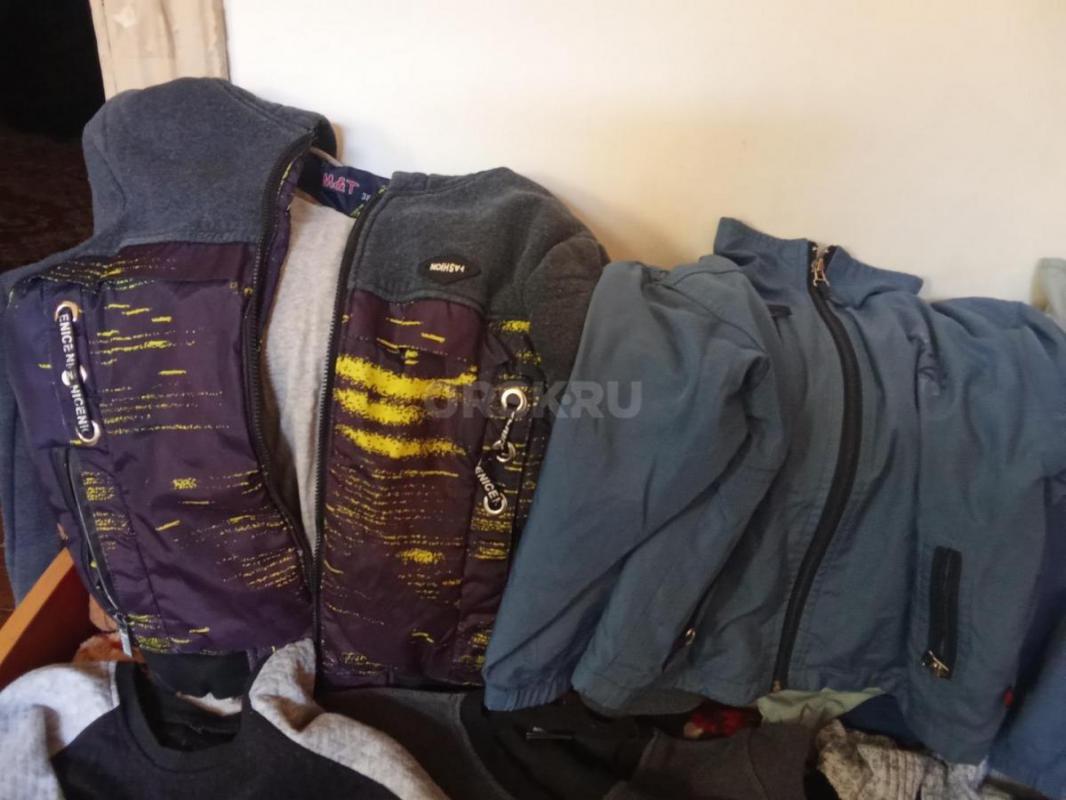 Продам ветровки , свитера размеры разные  . - Орск