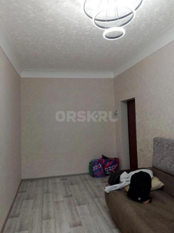 Сдаётся просторная комната 17 м² в коммунальной квартире (не общежитие)на длительный срок, центр гор - Орск