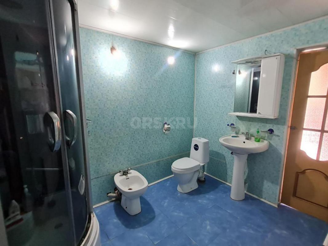 Продам жилой 2-х этажный дом, расположенный по адресу: улица Рябиновая(район Мостострой). - Орск