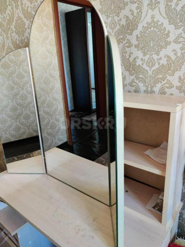 Продам бу туалетный столик в хорошем состоянии Размер 105,120,40 с зеркалами - Орск