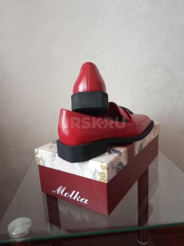 продам новые женские туфли из натуральной кожи 38 размера,цвет фактически сочно вишнево -красный - Орск