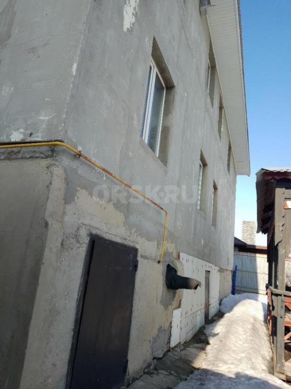 Требуется мастер отшпаклевать и покрасить дом с наружи. - Орск