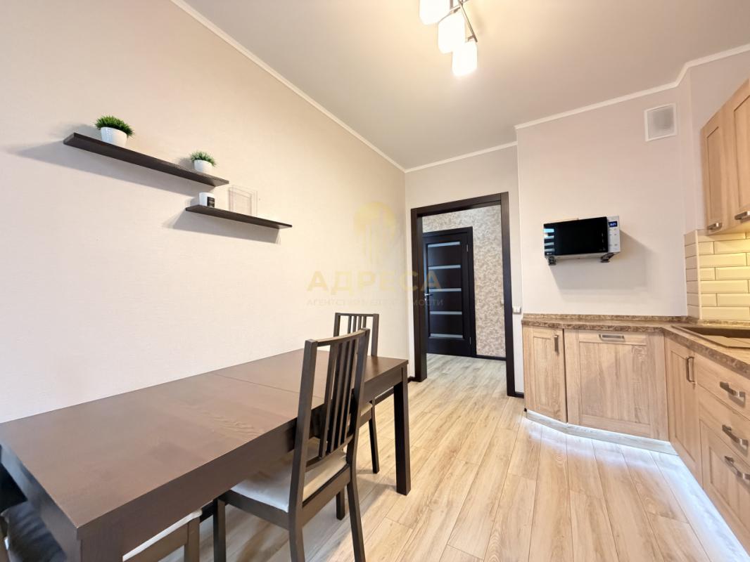 Продается квартира, полностью с ремонтом, расположенная на 14-м этаже 17 этажного дома. - Оренбург