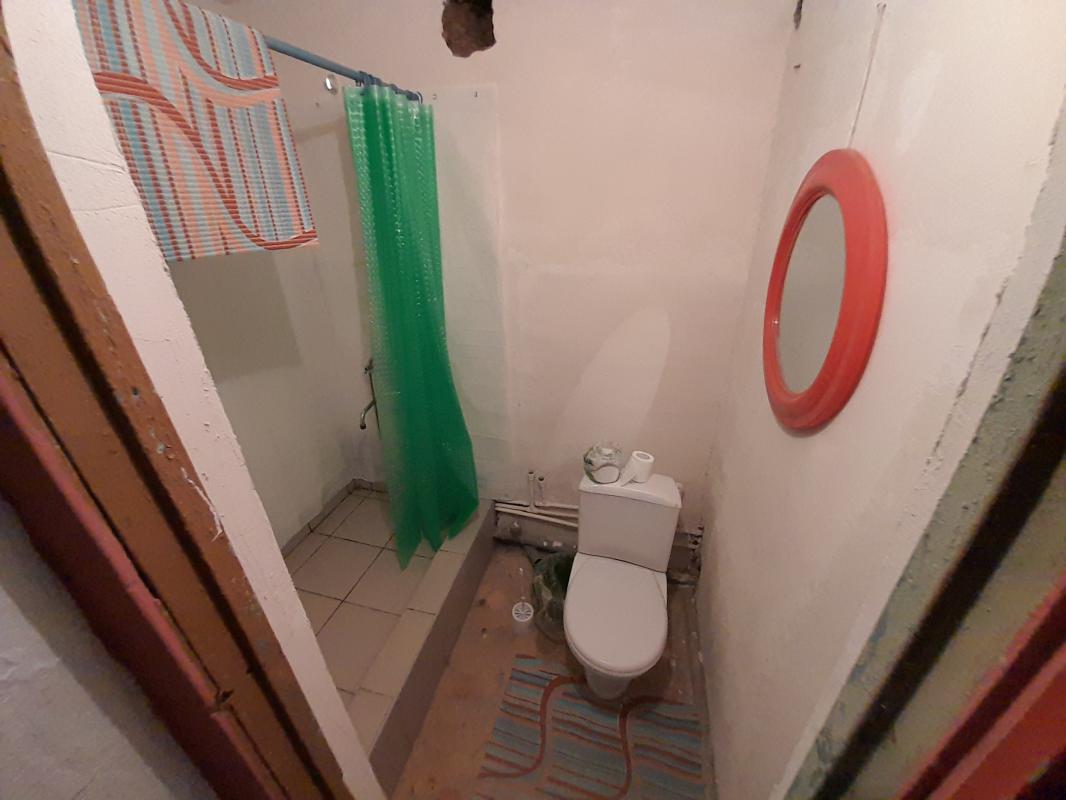 Продаются 4 комнаты в 6 комнатной квартире. - Новотроицк