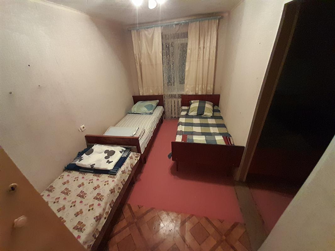 Продаются 4 комнаты в 6 комнатной квартире. - Новотроицк