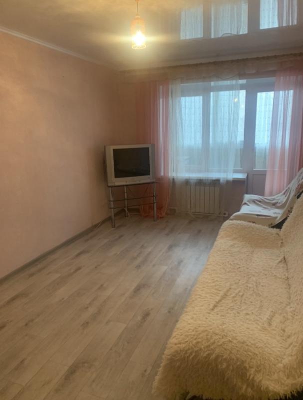 Продам однокомнатную квартиру, 33,1 м кв ; 2 этаж ; лоджия 6 метров, кухня 7 м кв - Гай