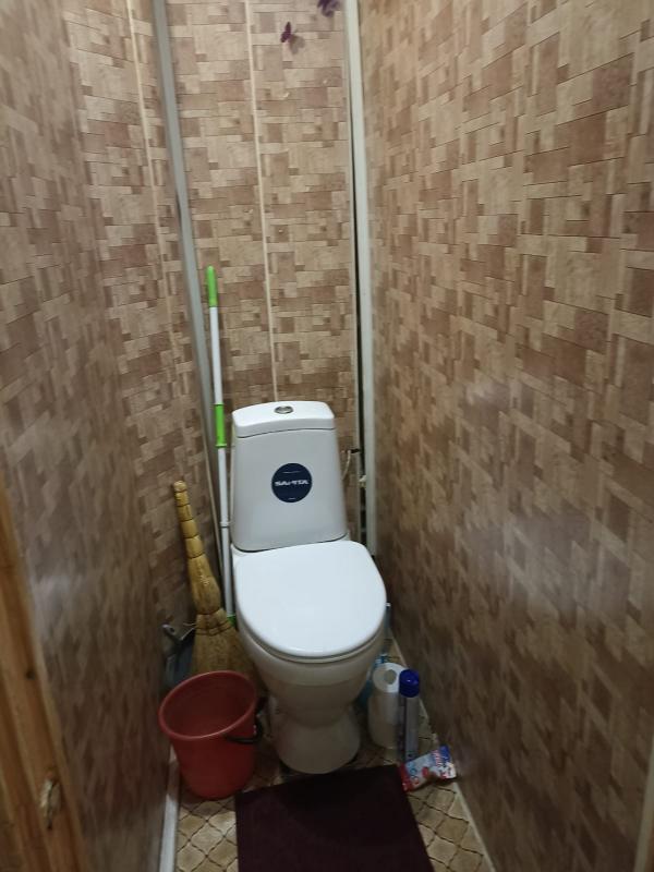 Продам двух комнатную квартиру на первом этаже пятиэтажного дома, косметический ремонт, вся инфрастр - Новотроицк