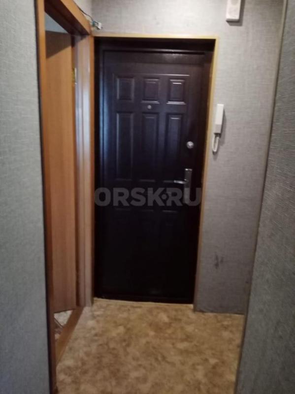 Сдам однокомнатную квартиру на ул Докучаева  ( ост Строителей). - Орск