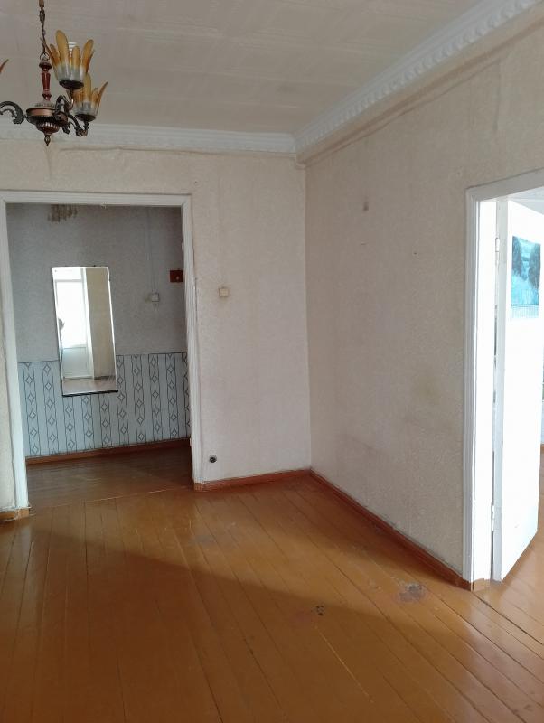 Продаю 2-к квартиру в доме старого типа ул Советская 5, средний подъезд, третий этаж. - Новотроицк