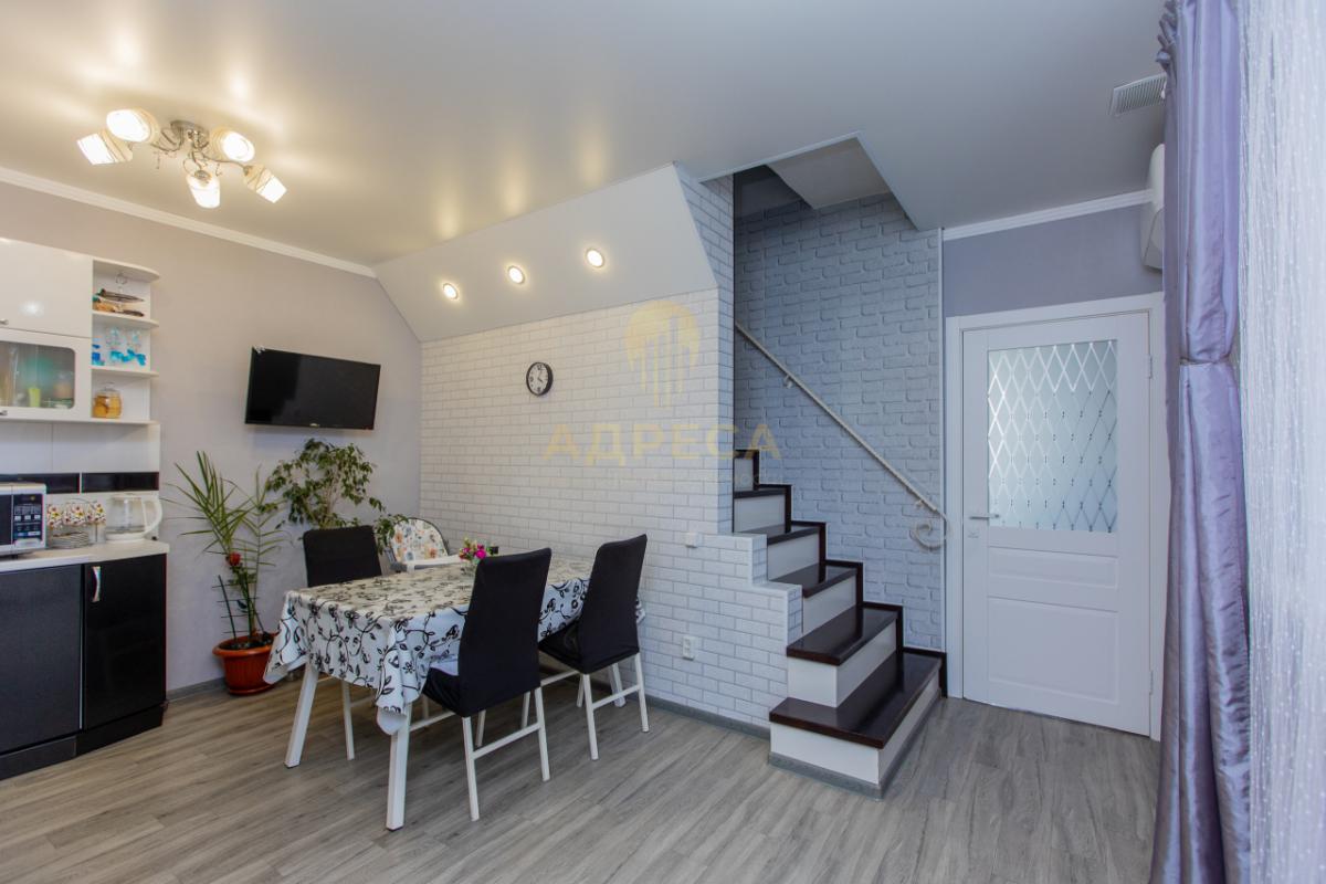 Продаётся 2-х этажный дом с земельным участком площадью 6 соток. - Оренбург