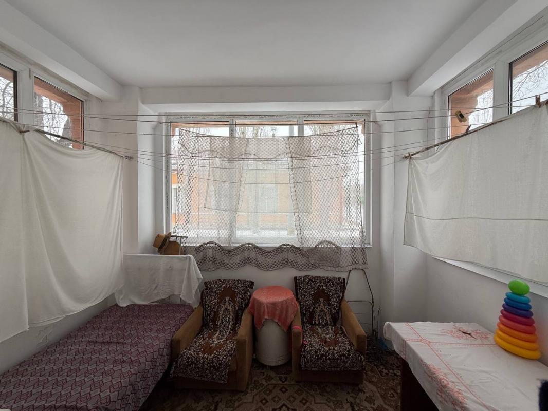 Продается уютная трехкомнатная квартира с изолированными комнатами с высокими потолками. - Новотроицк