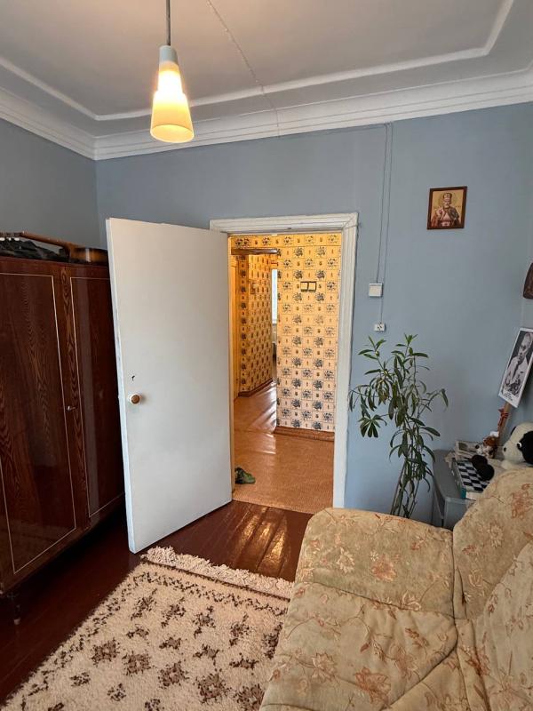 Продается уютная трехкомнатная квартира с изолированными комнатами с высокими потолками. - Новотроицк