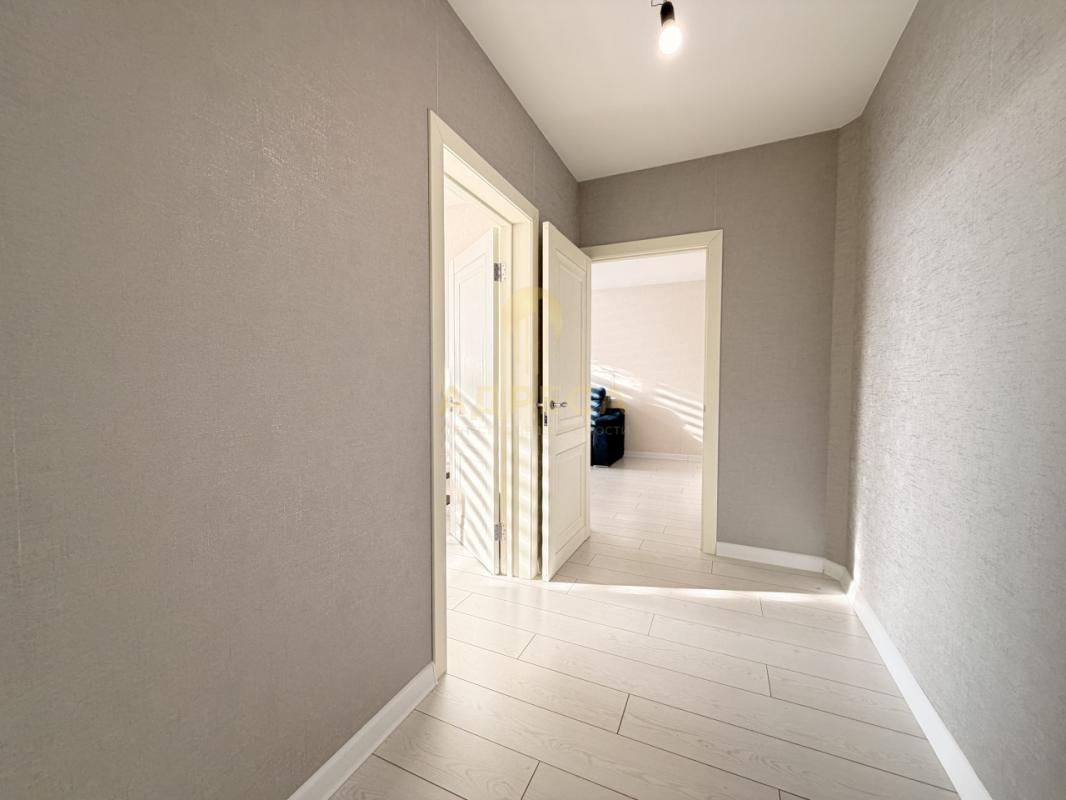 Продается квартира, полностью с ремонтом, расположенная на 1-м этаже 17 этажного дома. - Оренбург