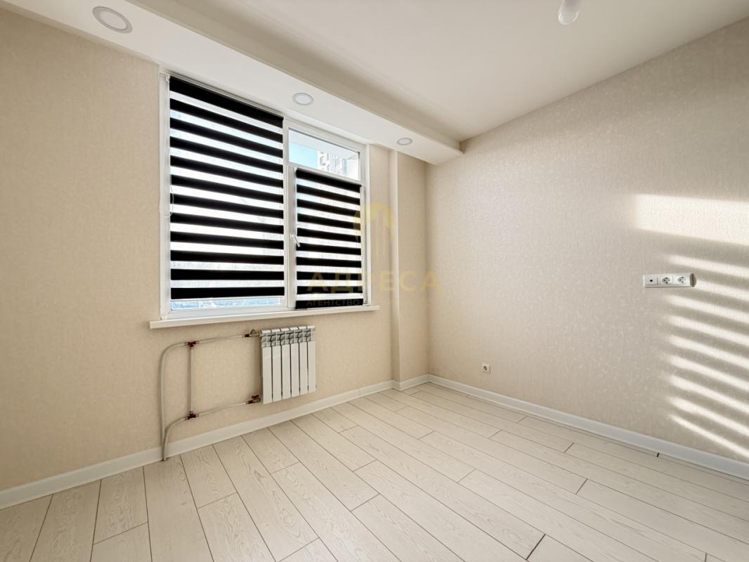 Продается квартира, полностью с ремонтом, расположенная на 1-м этаже 17 этажного дома. - Оренбург