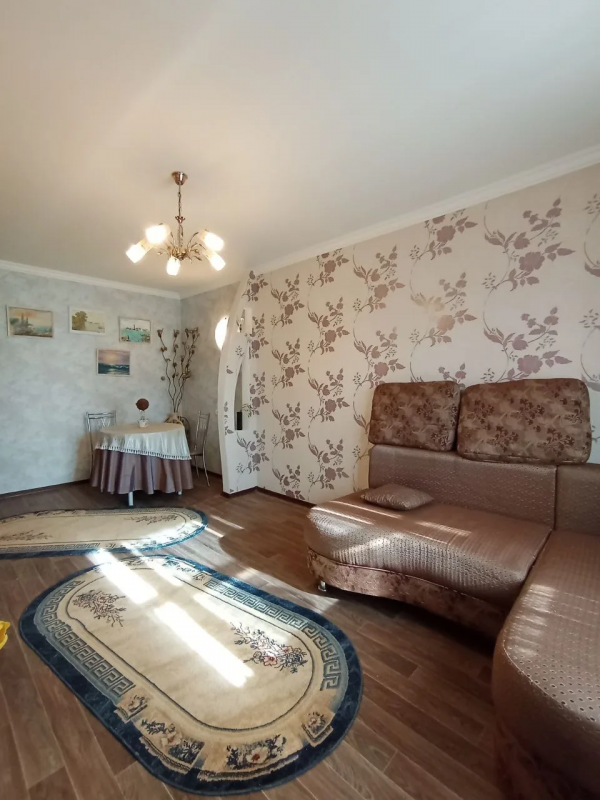 Продается 2-комнатная квартира с раздельными ходами по адресу: г. - Новотроицк