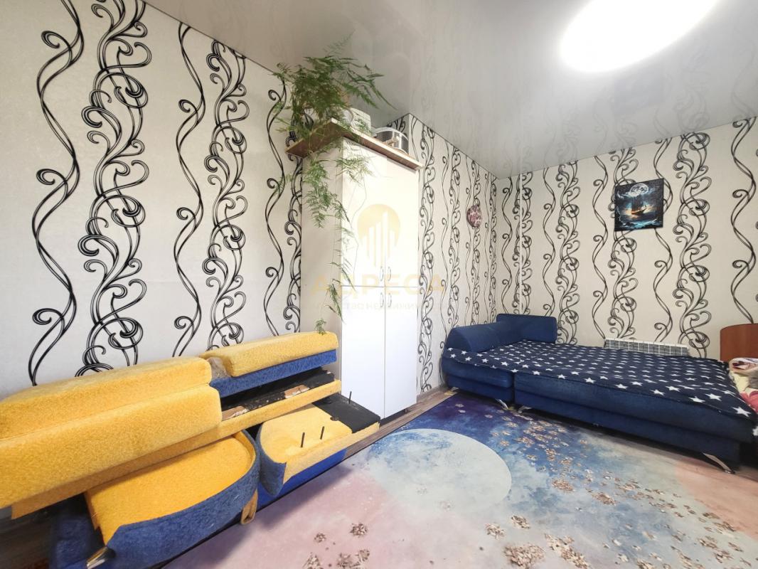 Продается 3 комнатная квартира в самом центре города, на 2 этаже 2-х этажного бревенчатого дома! - Оренбург