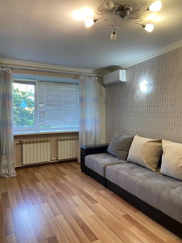 Продается уютная двухкомнатная квартира в кирпичном доме на первом (высоком) этаже. - Гай