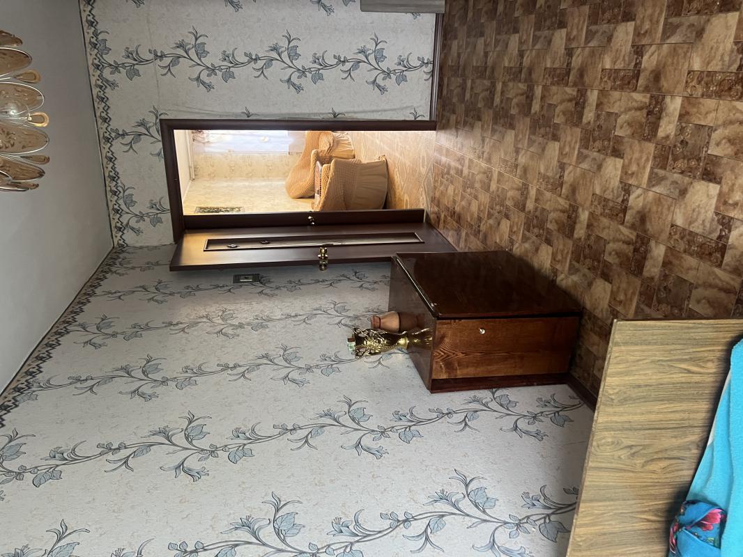 Продам 2- комнатную квартиру ( трамвайчик) Квартира расположена на четвертом этаже. - Новотроицк