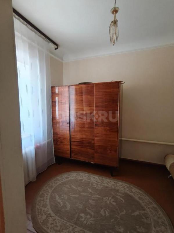 В самом сердце города, в зеленом его уголке и одновременно в пяти минутах ходьбы от оживленного прос - Орск