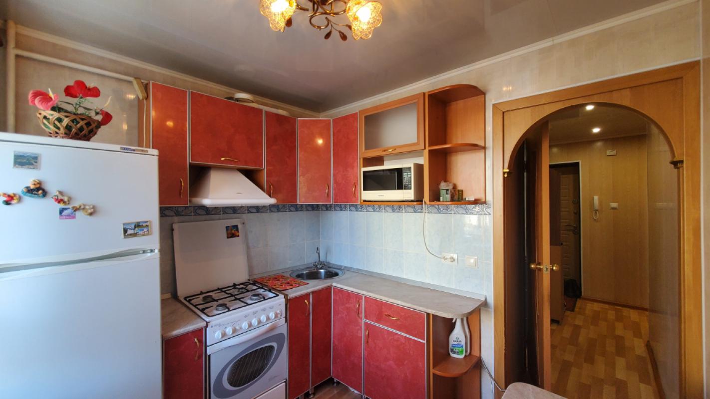 Продаётся двухкомнатная квартира площадью 41,9 кв. - Гай