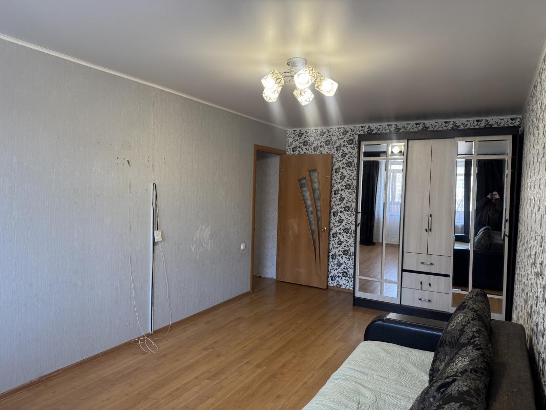 Продаётся двухкомнатная квартира расположена по ул Декабристов, д. 3 на третьем этаже пятиэтажного к - Гай