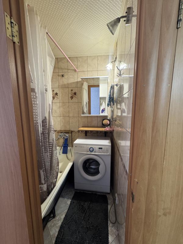 Продаётся двухкомнатная квартира расположена по ул Декабристов, д. 3 на третьем этаже пятиэтажного к - Гай