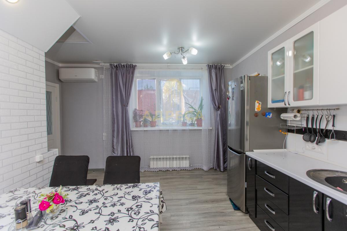 Продаётся 2-х этажный дом с земельным участком площадью 6 соток. - Оренбург