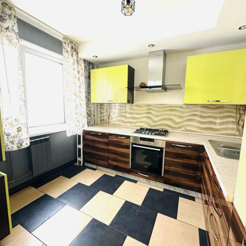 Продается 3-комнатная квартира с дизайнерским ремонтом. - Оренбург