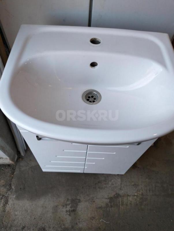 Продам раковину и тумбочка в ванную отличное состояние с сифоном - Оренбург