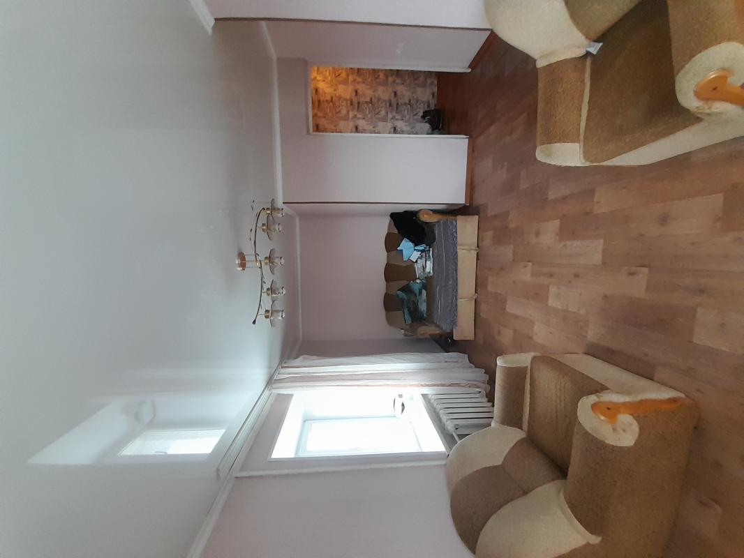 Продам 1-комнатную квартиру 30,2 м² на 4 этаже 5-этажного кирпичного дома (1967 г.) по адресу: г. - Гай