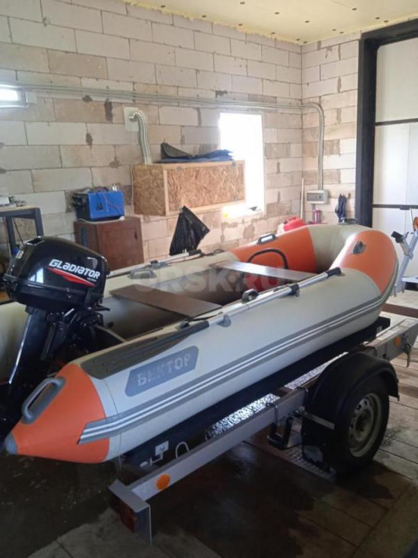 Продам комплект лодка мотор прицеп всё практически новое кроме лодки возможно продажа по отдельности - Орск