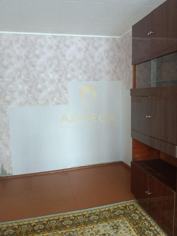 Продается трехкомнатная квартира на 1 этаже, без балкона.📍 Расположение: Удобный первый этаж. - Оренбург