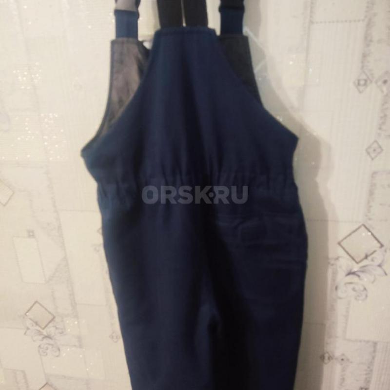 Продам рабочий комбинезон 48-50 теплый ( на тонком синтепоне) и практичный полукомбинезон (штаны на - Орск