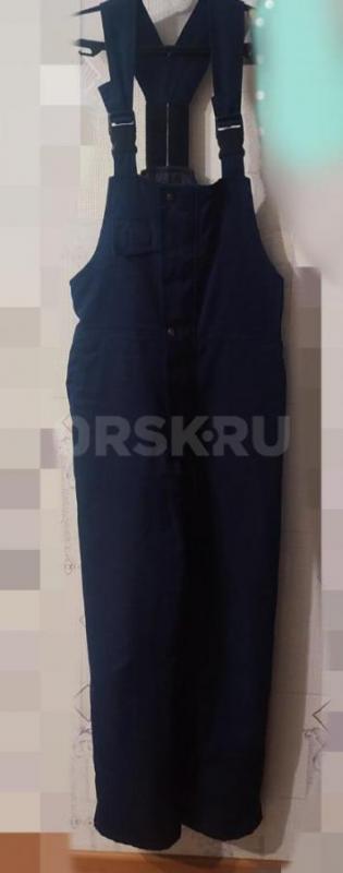 Продам рабочий комбинезон 48-50 теплый ( на тонком синтепоне) и практичный полукомбинезон (штаны на - Орск