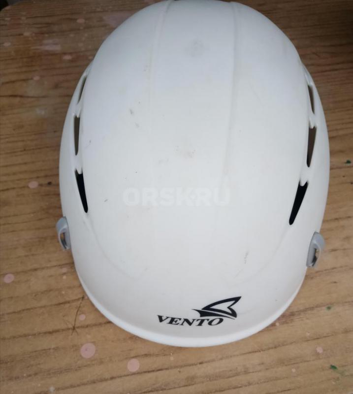 1)Маска сварщика 
2)каска для альпинизма - Орск