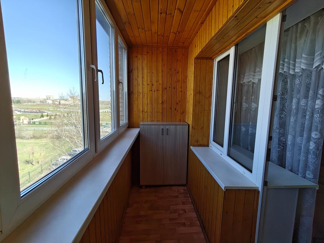 Продам двухкомнатную квартиру улучшенной планировки в кирпичном доме по адресу: ул. - Гай