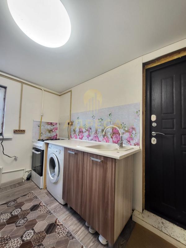 Продается 3 комнатная квартира по адресу: ул. 1 мая дом 148В самом центре города, на 2 этаже 2-х эта - Оренбург