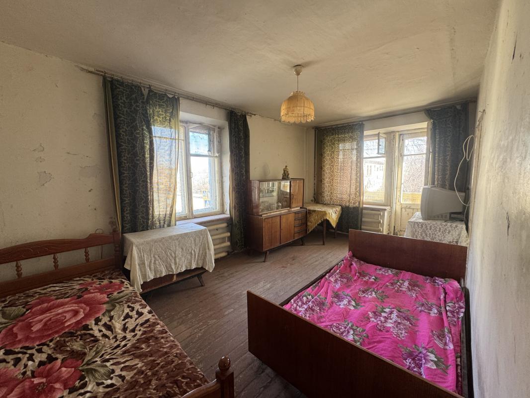 Продается 2-комнатная квартира, расположенная на 2 этаже 3-этажного дома в тихом районе, по адресу Л - Гай