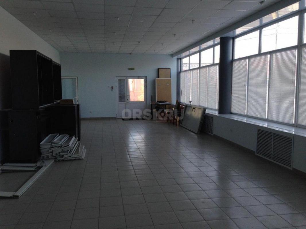 Сдается в аренду помещение площадью 200 кв м. - Орск