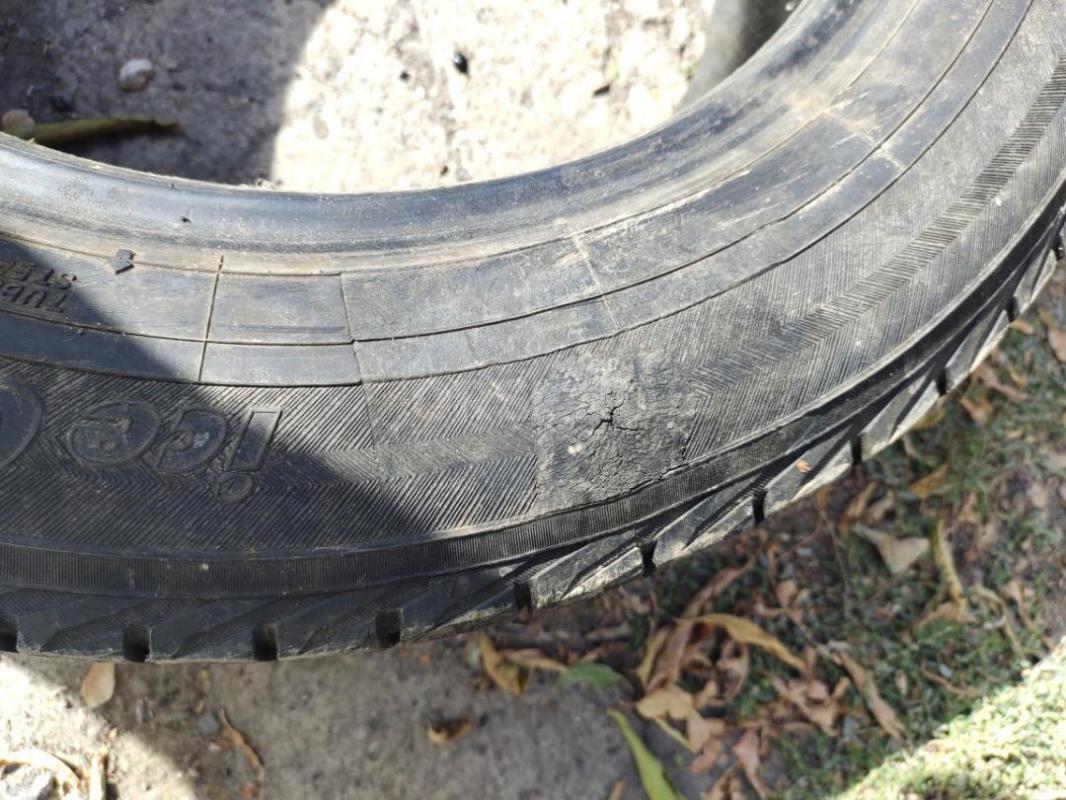 липучка 185/65К15 за 2шт ,,есть латка на одной шине - Новотроицк