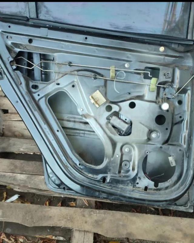 Оригинальная дверь от Renault Sandero Stepway 1 поколения в хорошем состоянии, не гнилая, без ржавчи - Орск