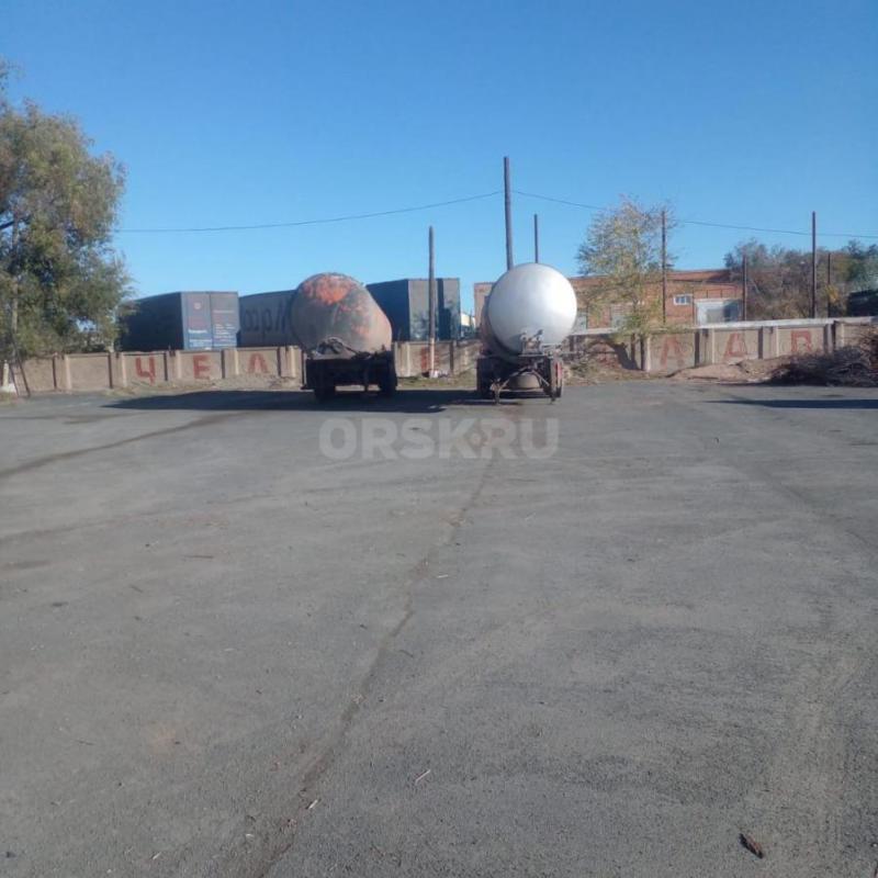 Сдаётся в аренду открытая площадка на первой линии автодороги. - Орск