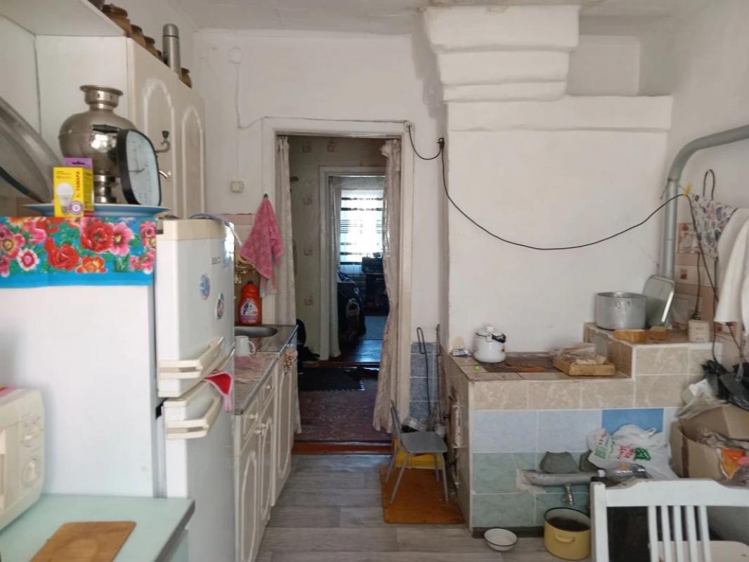 Продается дом на двух хозяев, три комнаты+кухня, комнаты раздельные, веранда. - Гай